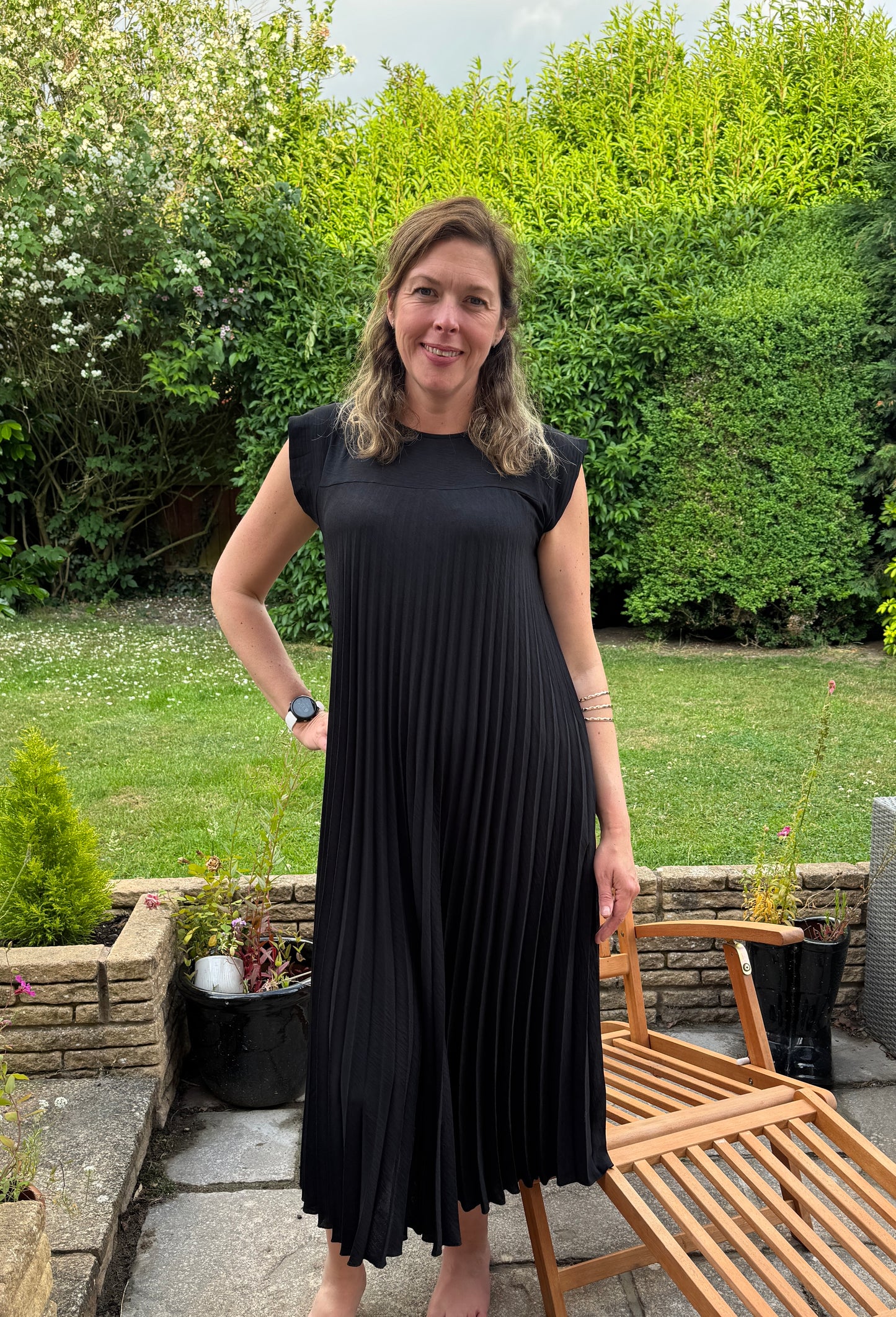 Cap sleeve pleated maxi dress