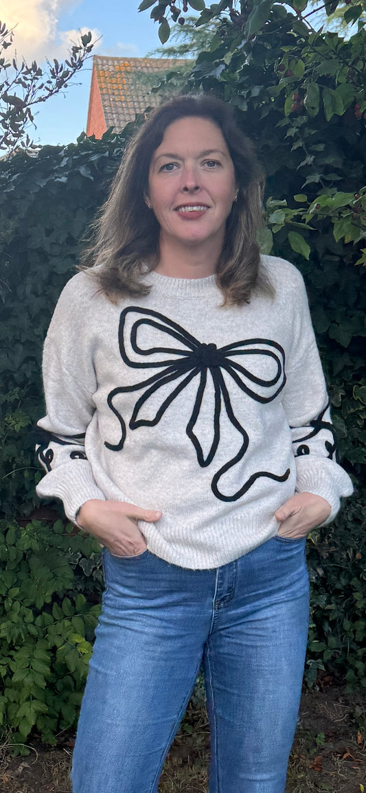 Embroidered bow jumper
