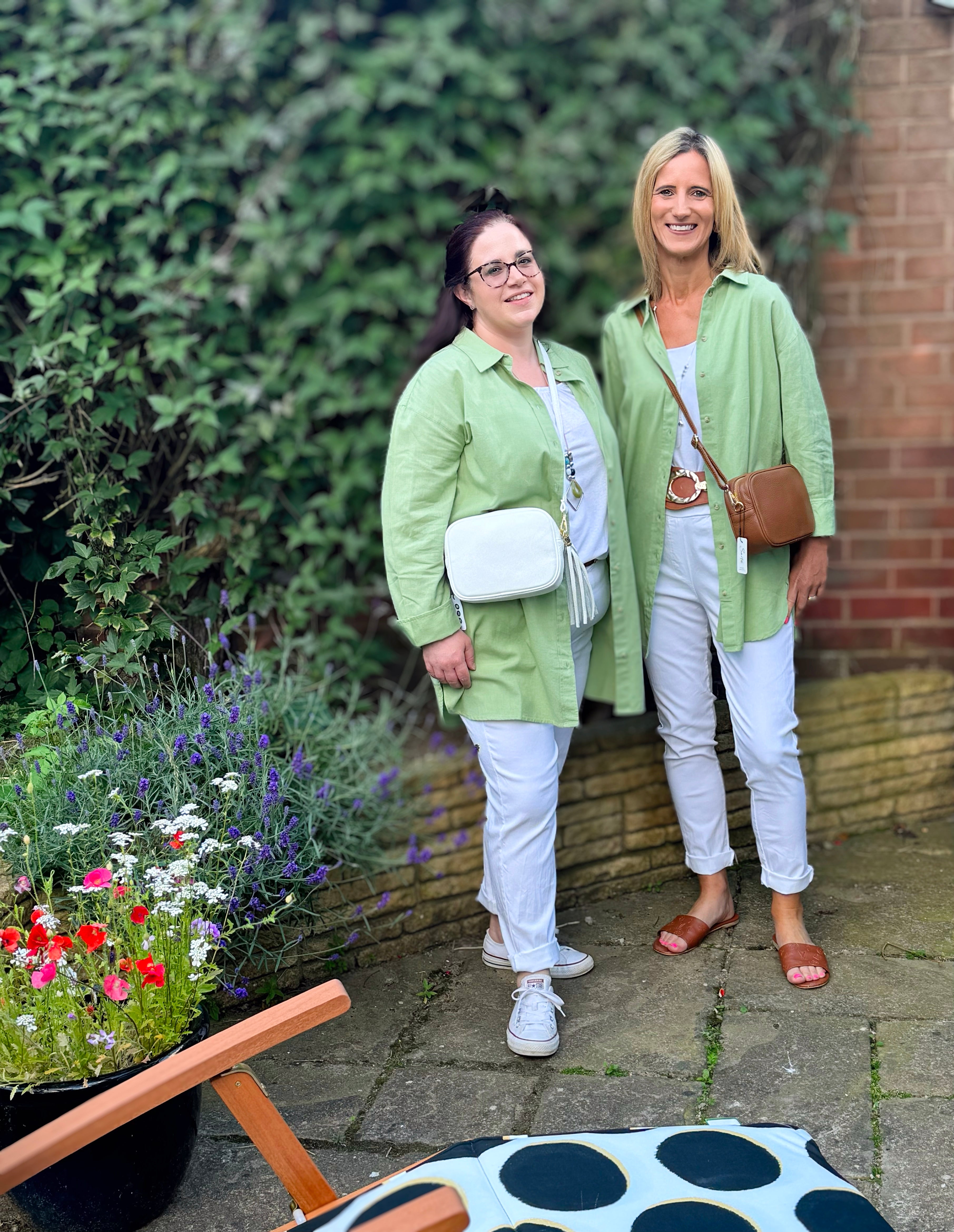 Linen shirt and white magic trousers 