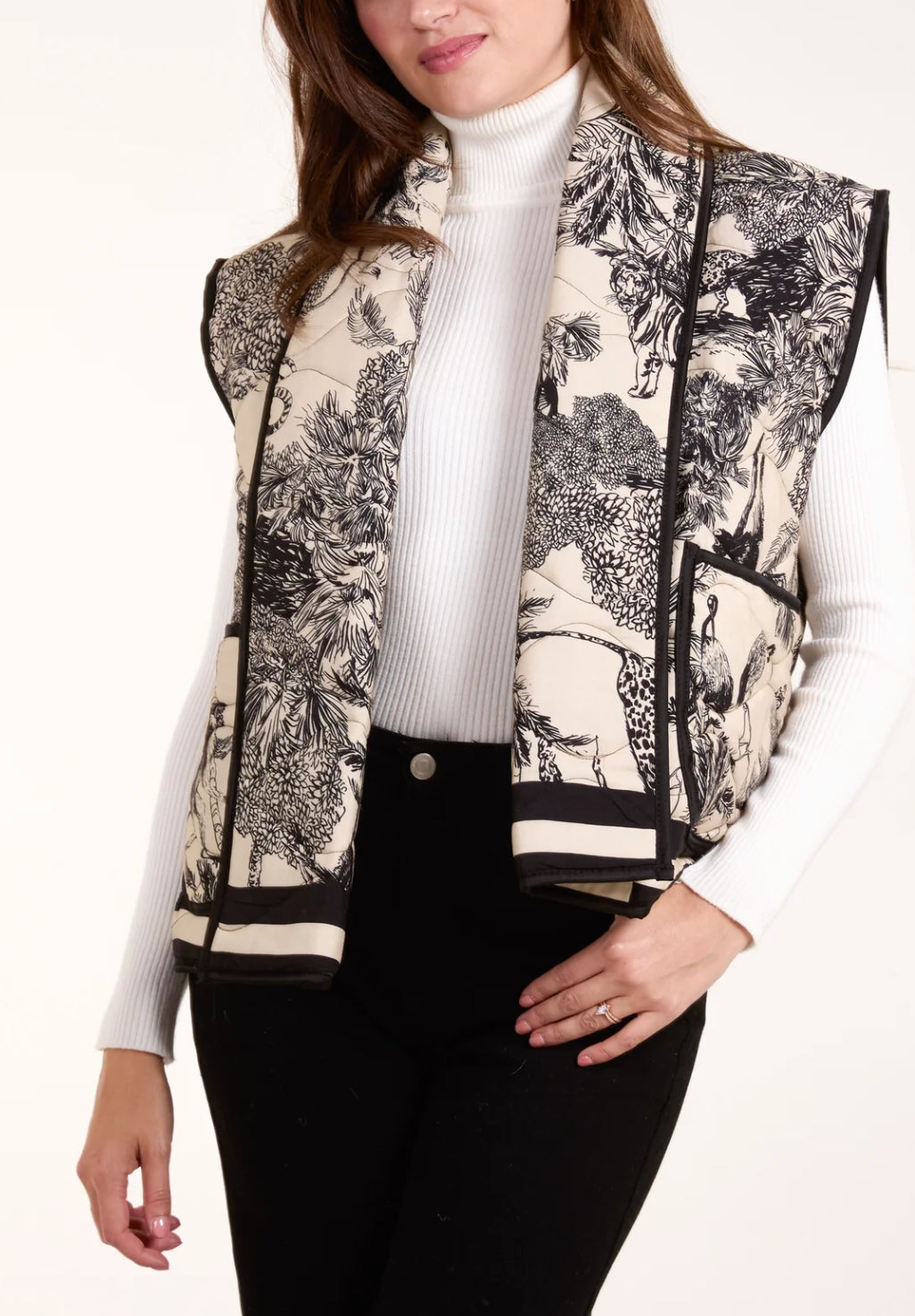 Quilted sleeveless jacket