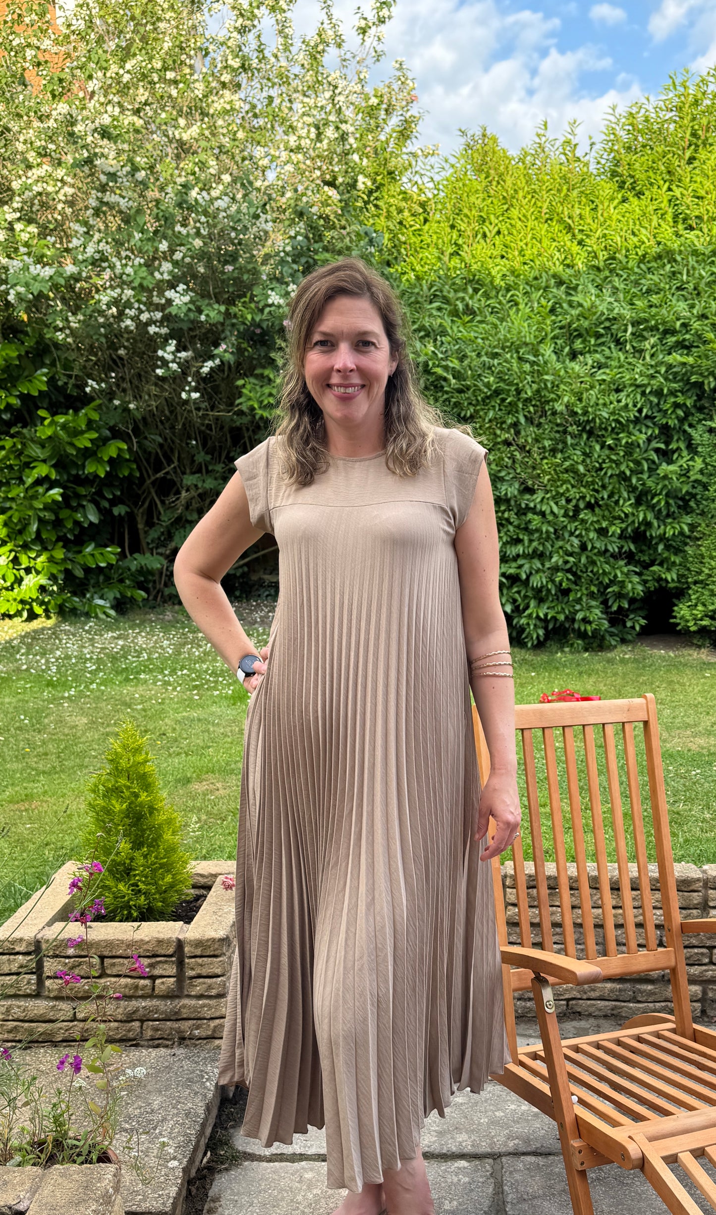 Cap sleeve pleated maxi dress