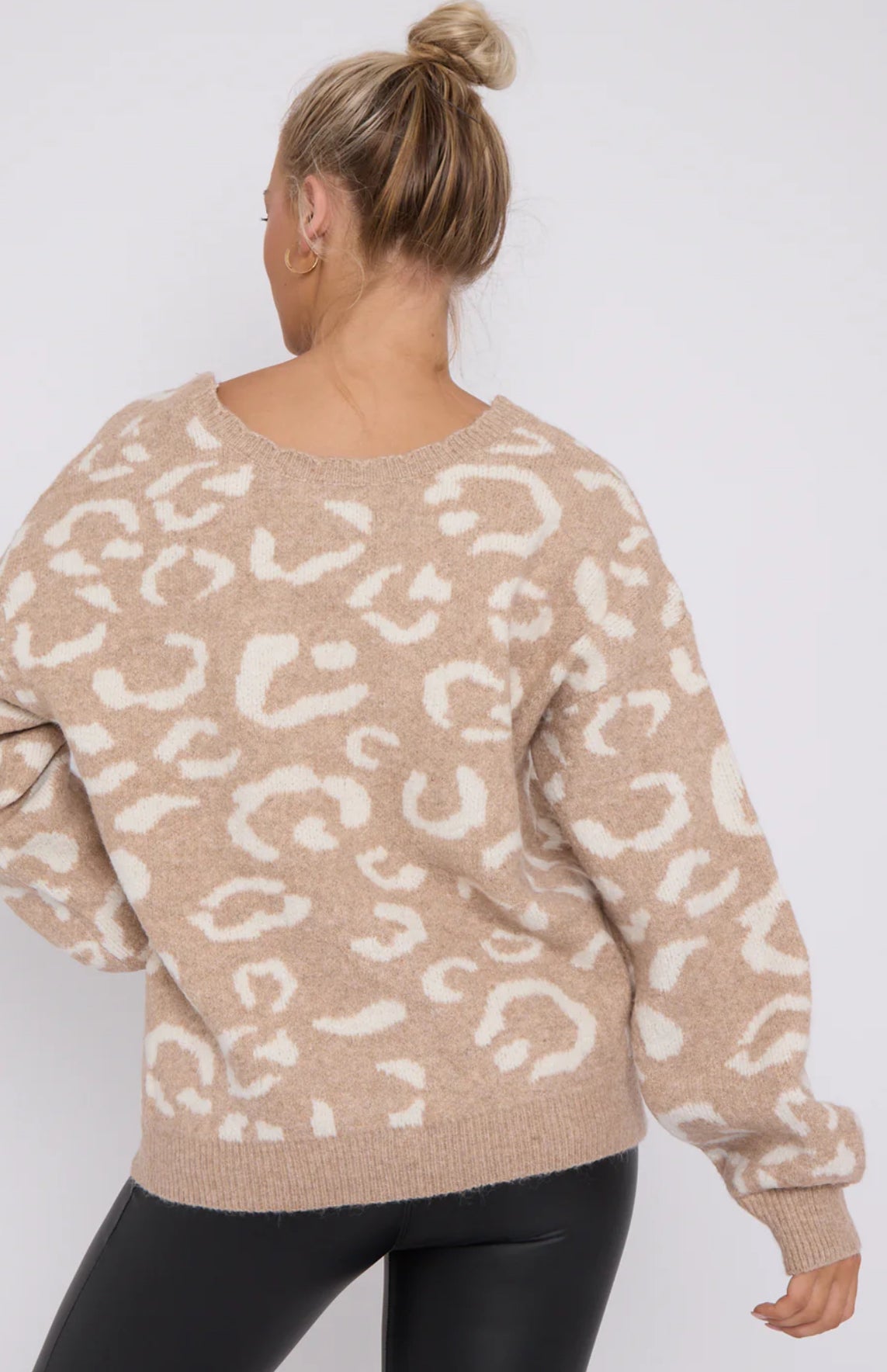 Leopard bow jumper / cardigan