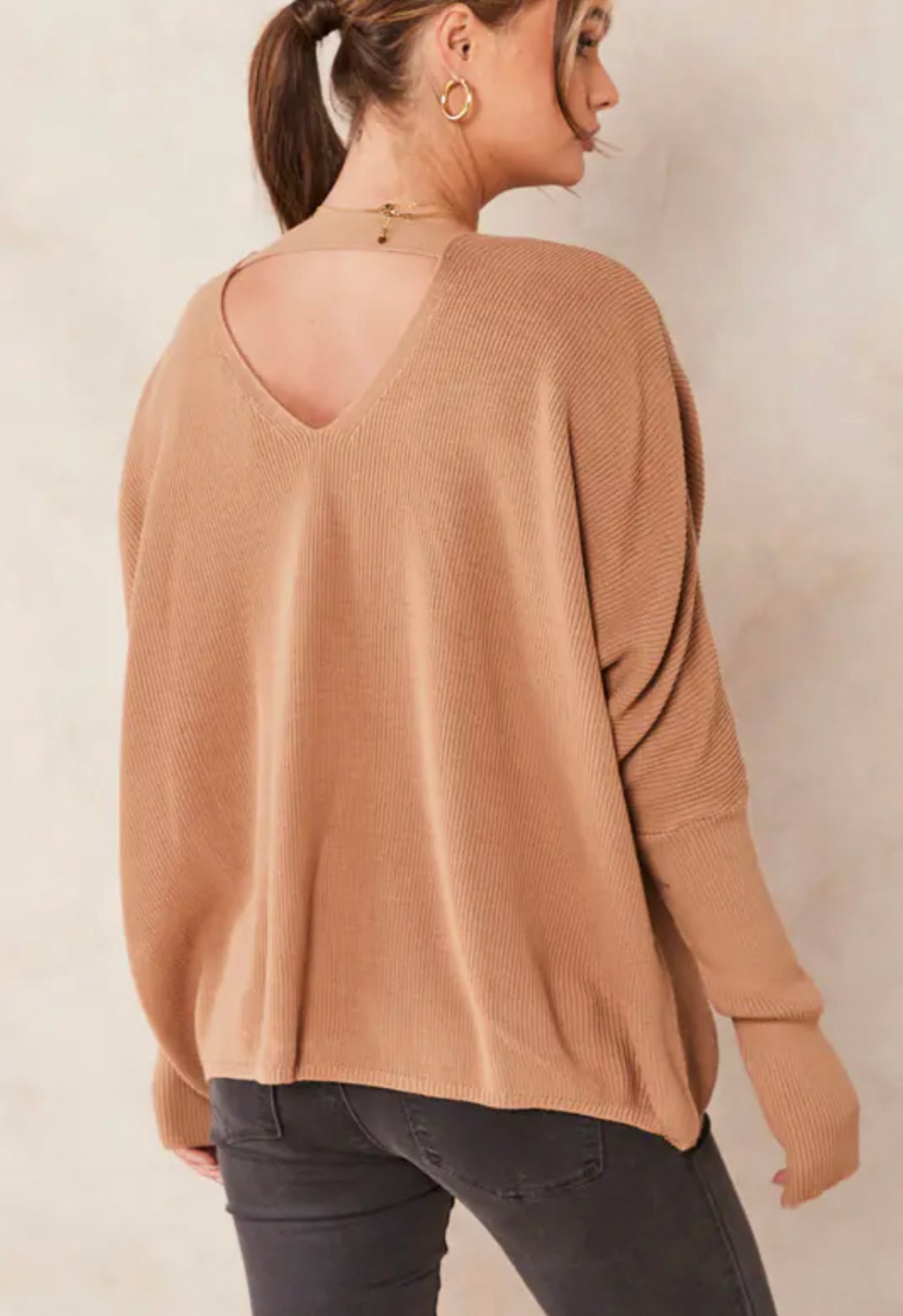 V-neck oversized camel jumper