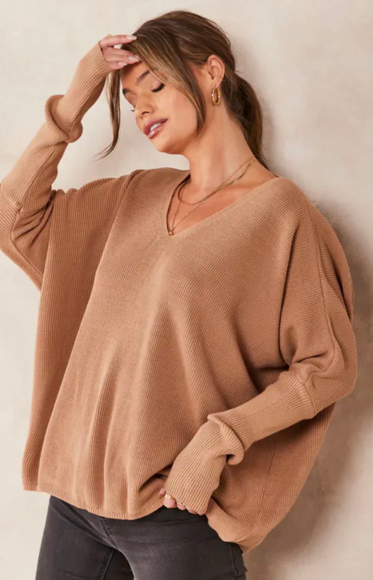 V-neck oversized camel jumper