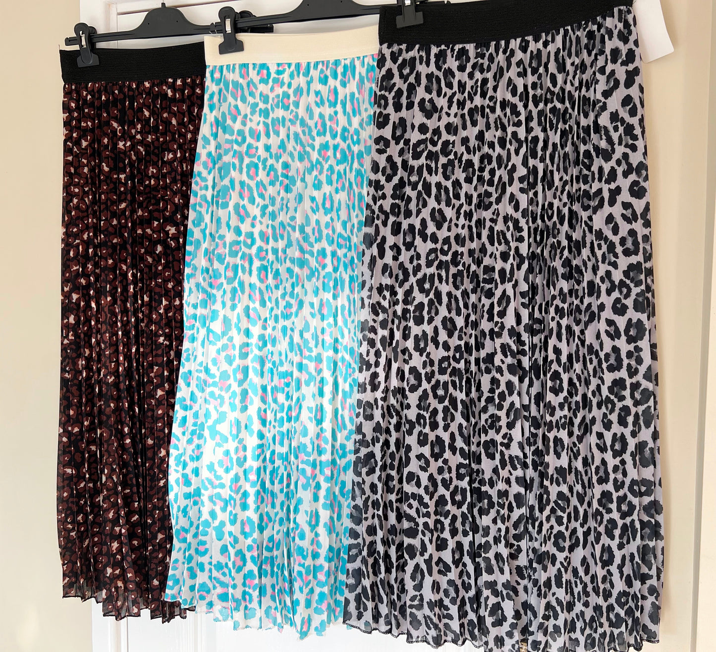 Pleated leopard print skirt